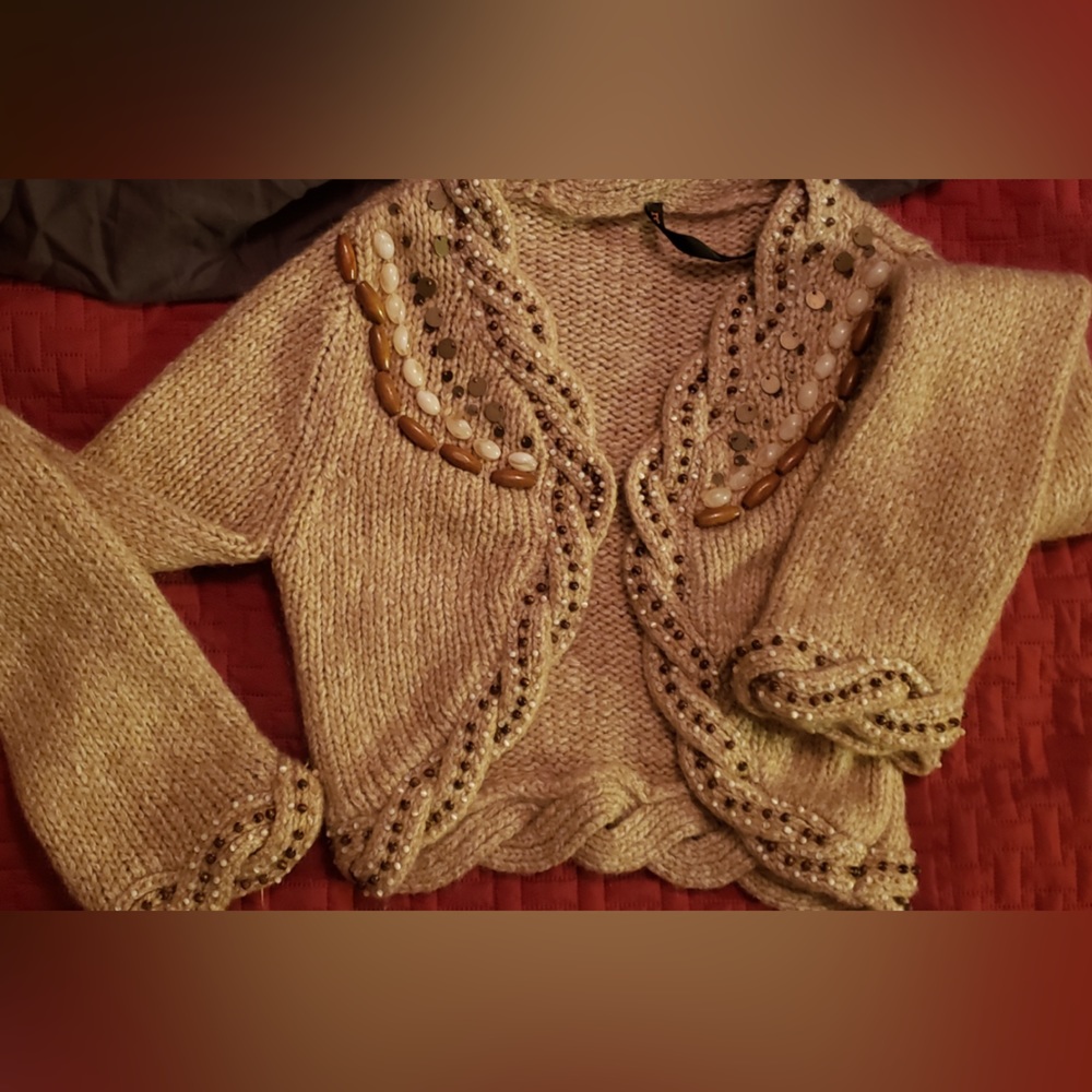 stylish!! and warm sweater!!